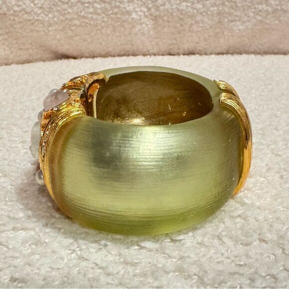 Elegant Gold and Green Bangle Bracelet From ALEXIS!!! SMALL WHITE MARK ONE SIDE! - Picture 9 of 11